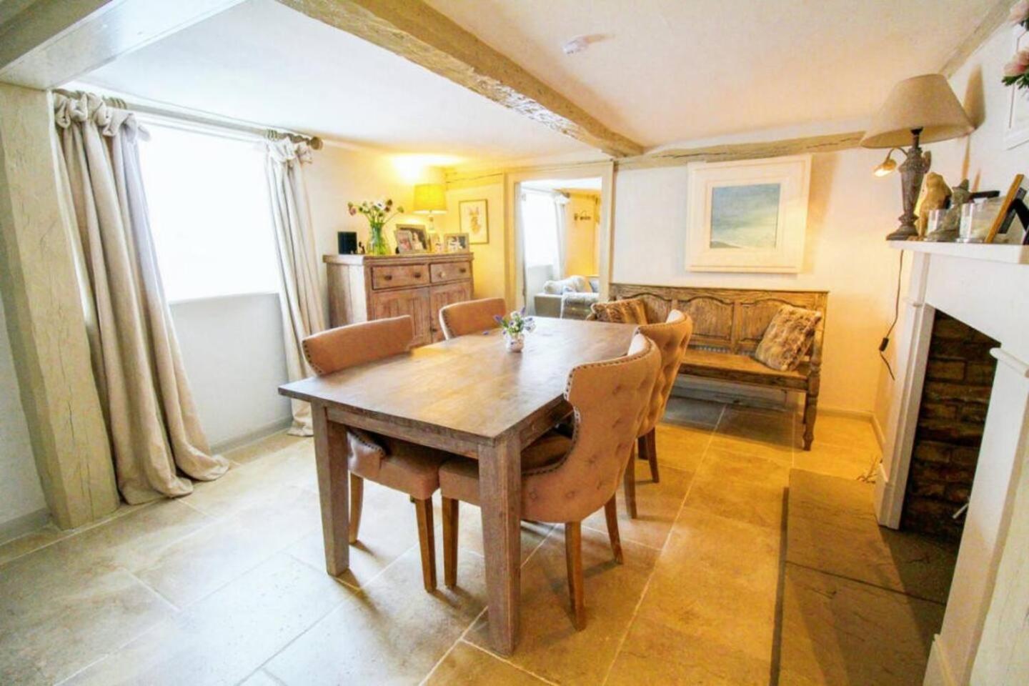 Elegant Oak Beamed House In Pretty Village - Cambridge Homehost Buckden  Экстерьер фото