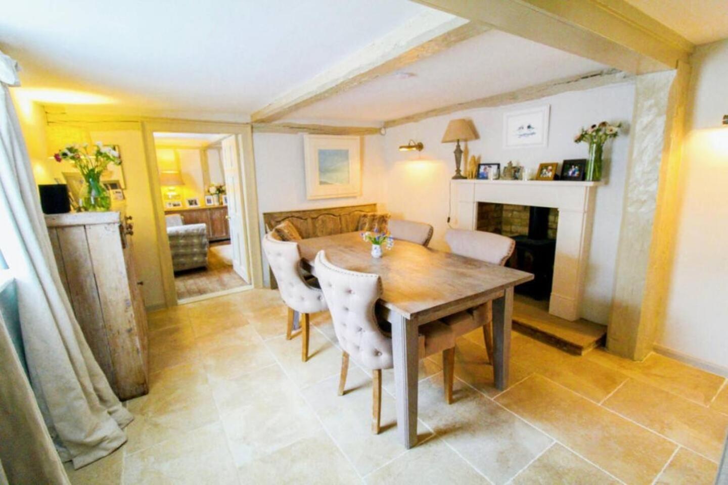 Elegant Oak Beamed House In Pretty Village - Cambridge Homehost Buckden  Экстерьер фото