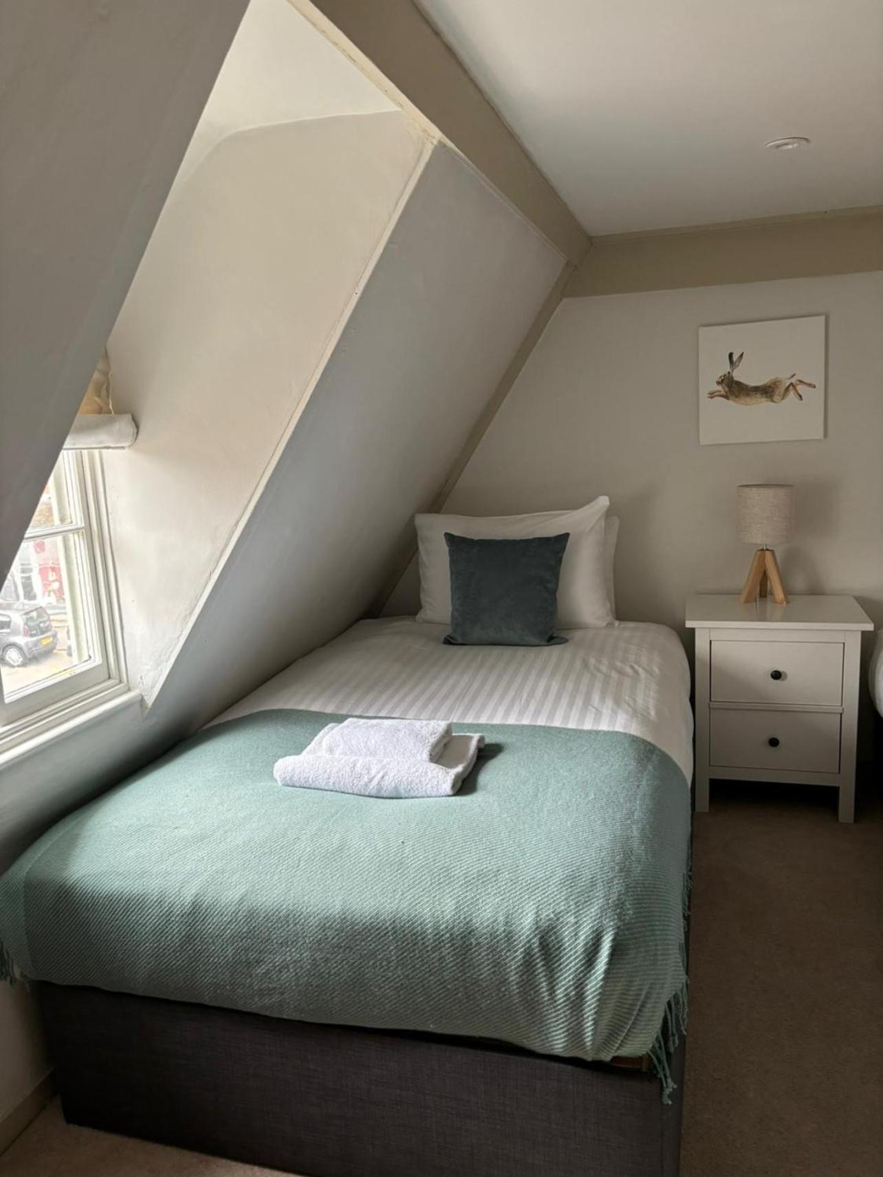 Elegant Oak Beamed House In Pretty Village - Cambridge Homehost Buckden  Экстерьер фото